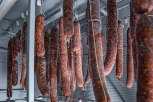 🧫 Cultivos de Fermentación y Emplumé en Embutidos Secos – ¿Qué pasa si los uso o no los uso?